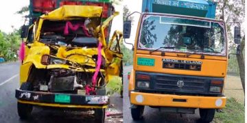 বাগেরহাট ফকিরহাটে কাভার্ডভ্যানের পেছনে ট্রাকের ধাক্কা, হেলপার নিহত।