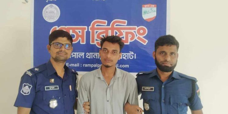 বাগেরহাটের রামপালে পুলিশের অভিযানে গাঁজাসহ গ্রেফতার- ১