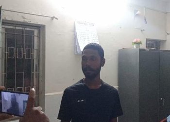 নড়াইল সদর উপজেলায় নির্বাচনী পোষ্টাল ছিড়ে ফেলে মারপিটের অভিযোগ।