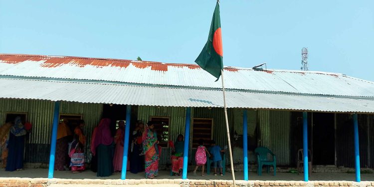 প্রতিপক্ষকে ফাঁসাতে সম্মেলনী প্রি- ক্যাডেট স্কুলে পেট্রোল দেওয়ার অভিযোগ।