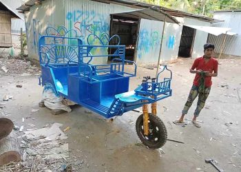 নগরকান্দায় বিভিন্ন স্হানে তৈরী হচ্ছে অনুমোদনহীন ইজিবাইক – মিশুক গাড়ী।