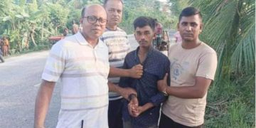 বাগেরহাট মোড়লগঞ্জে ইজিবাইক চালকের খুনি ভ্যানচালক ফাহাদ আটক।