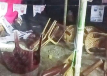 নড়াইলের লোহাগড়ায় নির্বাচনী অফিস ভাংচুরের অভিযোগ।