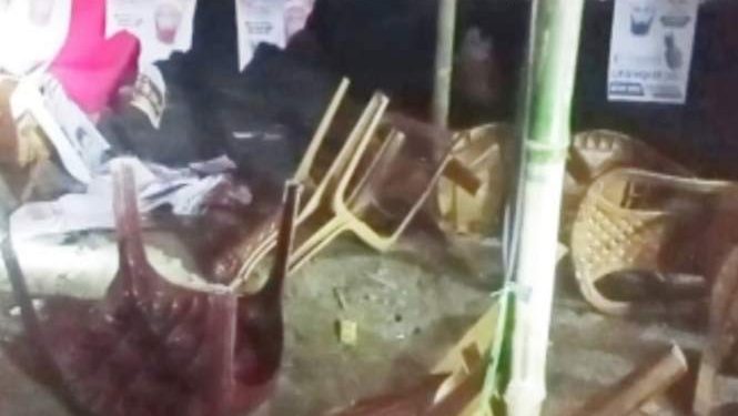 নড়াইলের লোহাগড়ায় নির্বাচনী অফিস ভাংচুরের অভিযোগ।