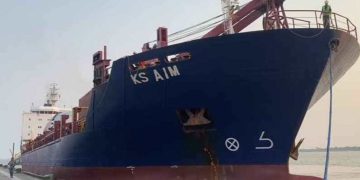 মোংলায় রূপপুর বিদ্যুৎকেন্দ্রের মালামাল নিয়ে পানামা জাহাজ।