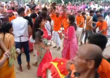 নড়াইলে মতুয়া উৎসব ঘিরে কাজলা নদীর তীরে লাখো মতুয়া ভক্তদের ঢল।