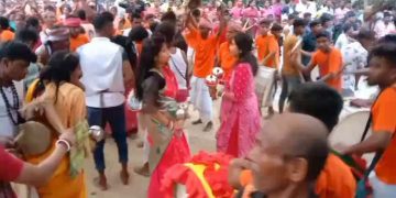 নড়াইলে মতুয়া উৎসব ঘিরে কাজলা নদীর তীরে লাখো মতুয়া ভক্তদের ঢল।