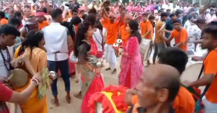 নড়াইলে মতুয়া উৎসব ঘিরে কাজলা নদীর তীরে লাখো মতুয়া ভক্তদের ঢল।