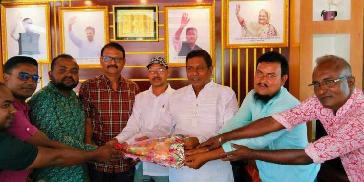 মোল্লাহাট রিপোর্টস ক্লাবের নব নির্বাচিত কমিটির উপজেলা চেয়ারম্যান ও নির্বাহী অফিসারের সাথে শুভেচ্ছা বিনিময়।