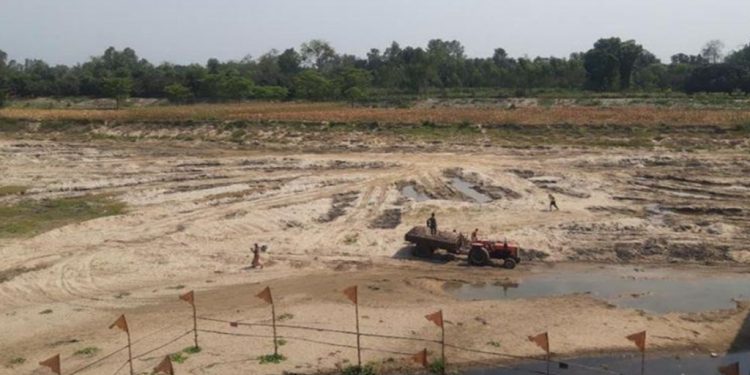 রংপুরে বালুখেকোদের রমরমা বাণিজ্য, রাজস্ব হারাচ্ছে সরকার ।