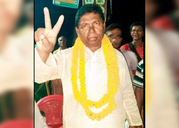 মোংলা উপজেলা নির্বাচনে হ্যাটট্রিক করেছেন আবু তাহের হাওলাদার ।