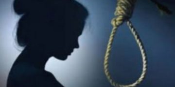 রামপালে গলায় ফাঁস দিয়ে আট বছর বয়সী কিশোরী’র আত্মহত্যা ।