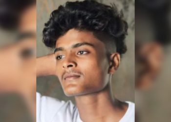 রামপালে পেট্রল পাম্পে টাকার বদলে কিশোরী প্রেমিকাকে জিম্মা রেখে পালালো প্রোমিক যুবক।