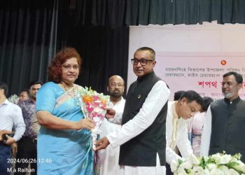 মাদারগঞ্জ উপজেলা পরিষদ চেয়ারম্যান রায়হান রহমতুল্যাহ রিমু’র শপথ গ্রহণ ।