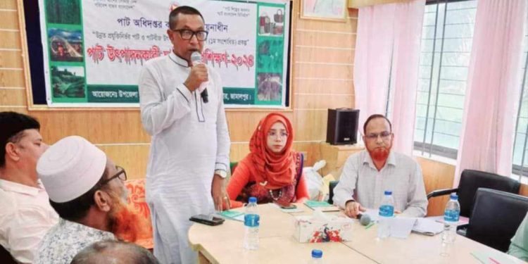 মাদারগঞ্জে পাট উৎপাদনকারী চাষীদের প্রশিক্ষণ।