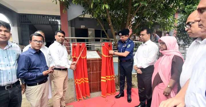 বগুড়া পুলিশ লাইন্স স্কুল অ্যান্ড কলেজের বঙ্গবন্ধু ভবনের ৪ তলা ঊর্ধ্বমুখী সম্প্রসারণের কাজের উদ্বোধন করা হয়েছে-