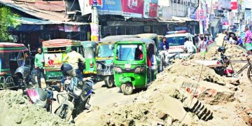 খুলনায় সড়ক মেরামতের নামে জন ভোগান্তি চরমে! 