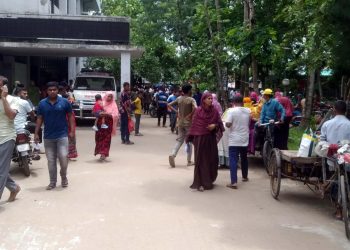 বাগেরহাটে পরিবহনের ধাক্কায় বিদ্যালয়ের অফিস সহকারী নিহত।