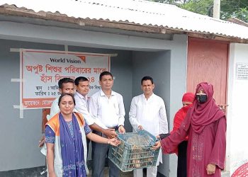 মোরেলগঞ্জে ওয়ার্ল্ড ভিশনের উদ্যোগে ৬৩০টি অপুষ্ট শিশুর পরিবারে ৬,৩০০ টি হাঁস বিতরণ।