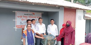 মোরেলগঞ্জে ওয়ার্ল্ড ভিশনের উদ্যোগে ৬৩০টি অপুষ্ট শিশুর পরিবারে ৬,৩০০ টি হাঁস বিতরণ।