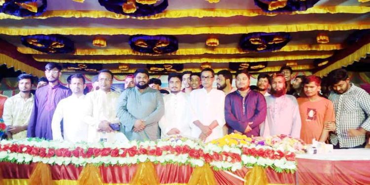 মাদারগঞ্জে রংধনু স্পোর্টিং ক্লাবের উদ্যোগে জনতার চেয়ারম্যান রায়হান রহমতুল্যাহ রিমু কে সংবর্ধনা ।