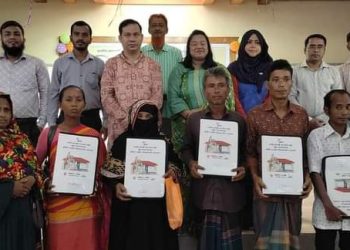 অসহায় ও ভূমিহীন ৮১টি পরিবারকে গৃহ ভূমির দলিল হস্তান্তর ।