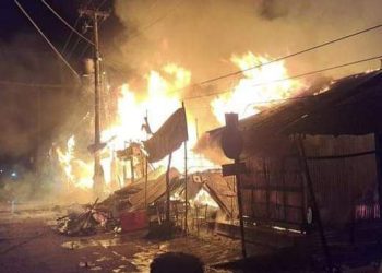 শরণখোলায় ভয়াবহ আগুনে ২০ দোকান পুড়ে ছাই, আহত অন্তত ১৫-