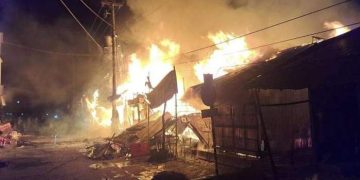 শরণখোলায় ভয়াবহ আগুনে ২০ দোকান পুড়ে ছাই, আহত অন্তত ১৫-