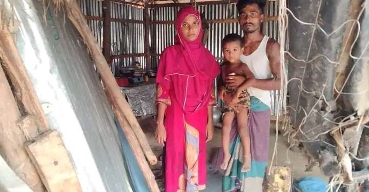 বন্য হাতির আক্রমণে বসতবাড়ি হারিয়ে নিঃস্ব এক পরিবার।