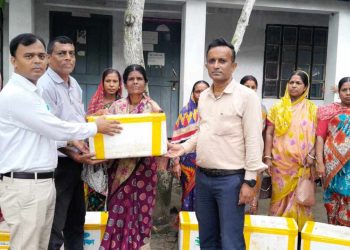 বাগেরহাটের রামপালে রেমালে ক্ষতিগ্রস্তদের মাঝে মানবিক সহায়তা প্রদান।