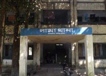 বাড়ির পাশে আম গাছে ঝুলে আছে বৃদ্ধার লাশ।