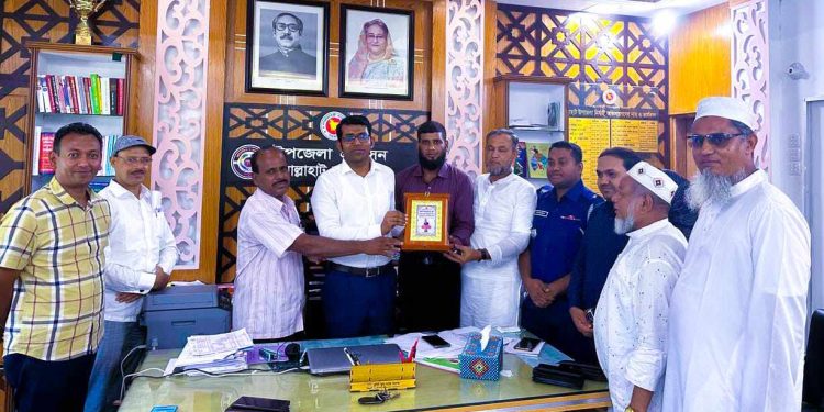 জাতীয় কাবাডি দলের অধিনায়ককে মোল্লাহাট উপজেলা ক্রীড়া সংস্থার সংবর্ধনা।