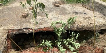 ভুতালের মোর টু ফতেপুর রাস্তায় কালভার্ট ভেঙ্গে যান চলাচল বন্ধ।