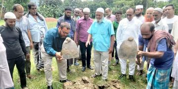 পাঁচবিবি পৌর সরকারি কবরস্থানে হাফেজিয়া মাদ্রাসা ও এতিমখানার ৩য় তলা ভবনের ভিত্তিপ্রস্ত স্থাপনের শুভ উদ্বোধন।