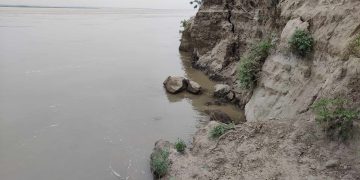 বৃদ্ধি পাচ্ছে যমুনার পানি , ভাঙন আতঙ্কের মধ্যে দিন পার করছে নদী পাড়ের মানুষজন!