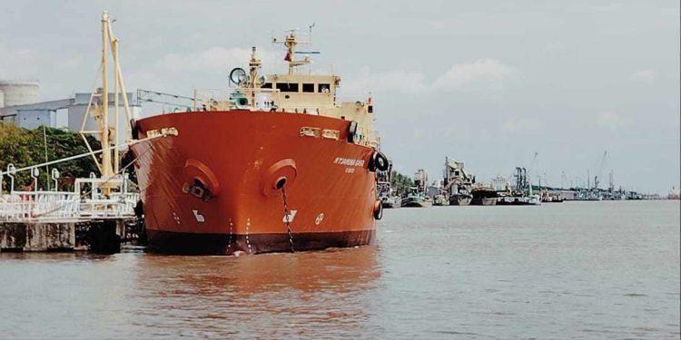 বঙ্গোপসাগরে সৃষ্ট লঘুচা পমোংলা বন্দরকে ৩ নম্বর সতর্ক সংকেত