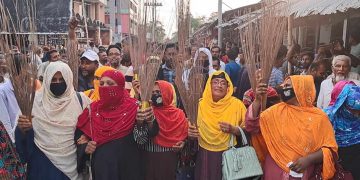 ১৬নং খাউলিয়া ইউপি চেয়ারম্যানকে   চাল চোর ও দুর্নীতিবাজ আখ্যা দিয়ে পদত্যাগ দাবী।