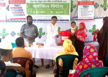 রামপালে রেমালে ক্ষতিগ্রস্তদের মাঝে হাইজিন কিডস ও আর্থিক অনুদান বিতরণ।