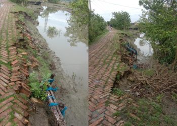 কাপাসডাঙ্গা বাজার হইতে গ্ৰহণখালী প্রধান সড়কের বেহাল অবস্থা ।