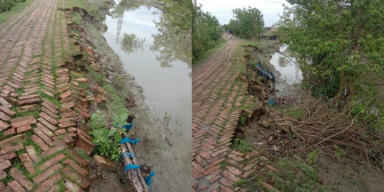 কাপাসডাঙ্গা বাজার হইতে গ্ৰহণখালী প্রধান সড়কের বেহাল অবস্থা ।