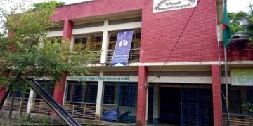 রামপালে প্রাথমিক বিদ্যালয়ের প্রধান শিক্ষিকার অনিয়ম তদন্তে কালক্ষেপণের অভিযোগ।