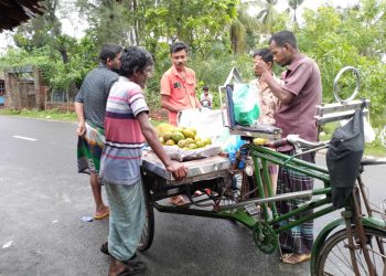 মোংলায় শেষ মুহূর্তে জমে উঠেছে আম – কাঁঠাল’সহ বিভিন্ন ফলের বাজার।