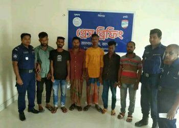 বাগেরহাটের রামপালে তামার তার সহ ৬ জন চোরাকারবারি আটক।