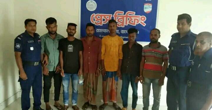 বাগেরহাটের রামপালে তামার তার সহ ৬ জন চোরাকারবারি আটক।