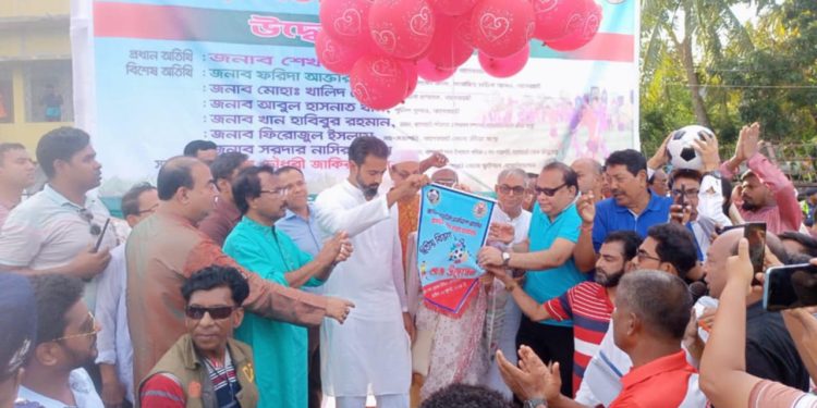 বাগেরহাটে দ্বিতীয় বিভাগ ফুটবল লীগের উদ্বোধন করেন শেখ তন্ময় এম.পি।