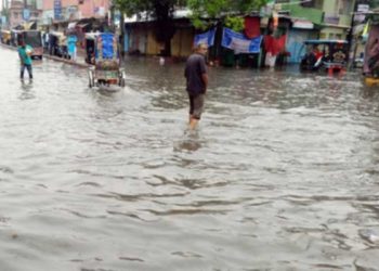 বৃষ্টি হলেই তলিয়ে যায় খুলনা শহর ! 