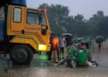 বগুড়ার শেরপুরে ট্রাক-সিএনজির মুখোমুখি সংঘর্ষ একই পরিবারের তিনজনসহ মোট চারজন নিহত।