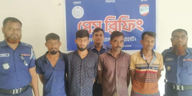 বাগেরহাটের রামপালে তামার তার সহ চোরাকারবারি আটক ৪