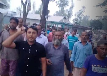 জনতার চেয়ারম্যান রিমু’র মুক্তির দাবীতে বিক্ষোভ মিছিল,  যান চলাচল ও দোকান বন্ধ ।