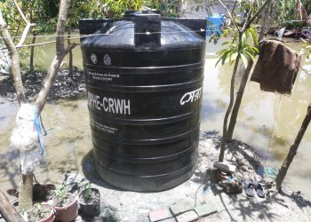 বাগেরহাটে ইউপি চেয়ারম্যানের বিরুদ্ধে পানির ট্যাঙ্কি বিতরণে অতিরিক্ত অর্থ নেওয়ার অভিযোগ।